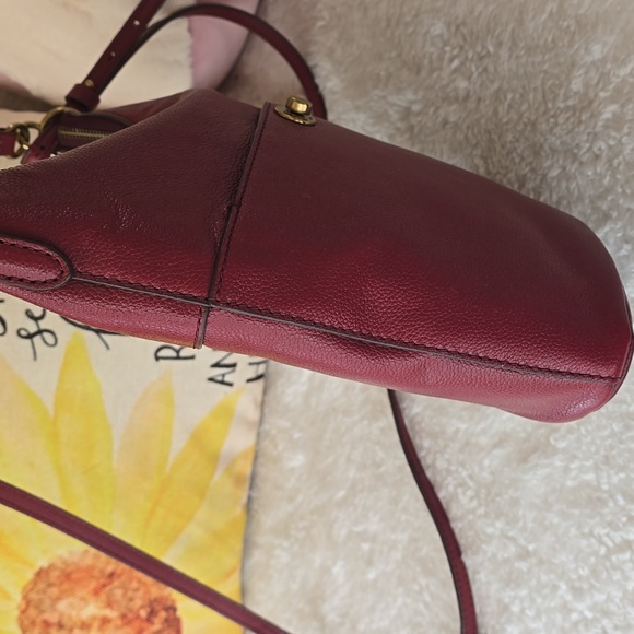 Fossil Elegant Red Leather Bucket Style Crossbody Shoulder Bag - Picture 7 of 14